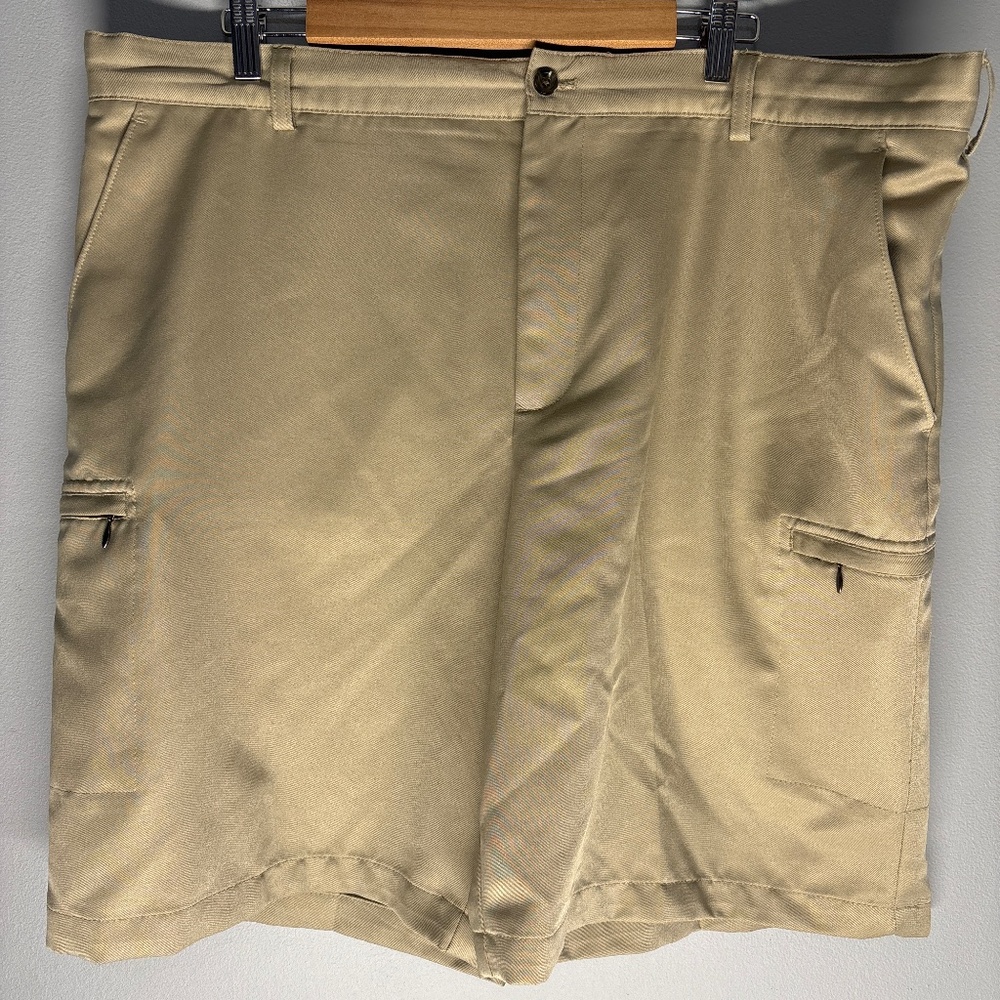 Izod shorts men’s size 42 tan cargo classic golf flat front 100% polyester